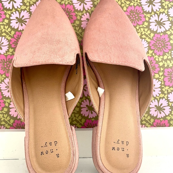 a new day Pink 💗suede flats size 9 **very good condition** - Picture 3 of 8
